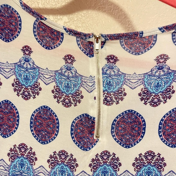 Pink Rose Woman’s Short sleeve top in blues & purples - Picture 5 of 9